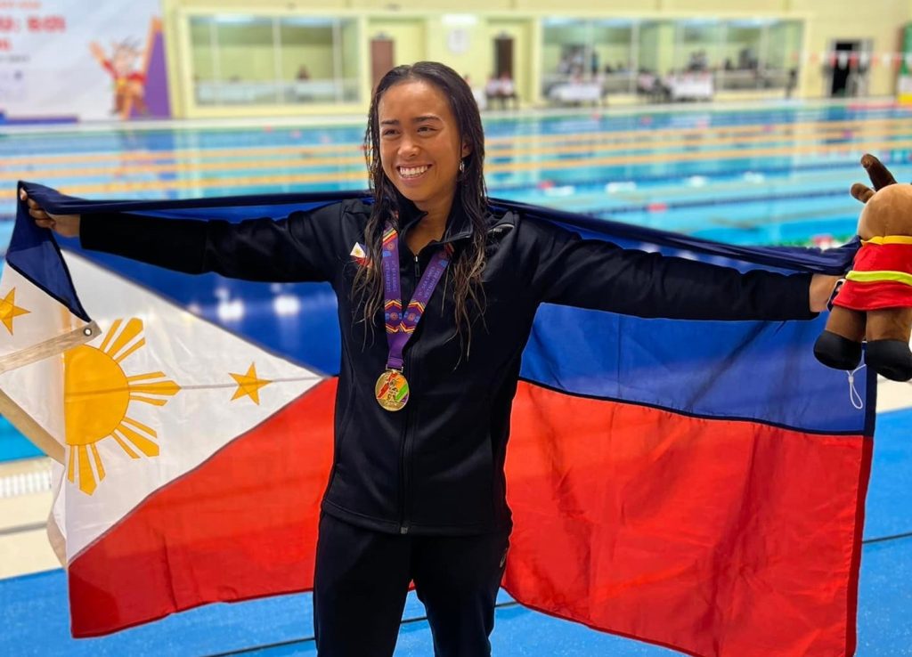 SEA Games: Chloe Isleta wins Philippines’ first swimming gold in Hanoi. Via INQUIRER.net
