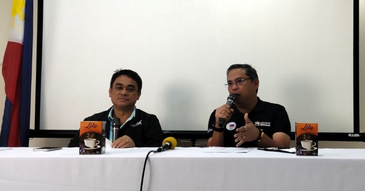 OPTIMISTIC. Philippine Aquatics, Inc. secretary general Eric Buhain (right) talks about the country's medal prospects in the Southeast Asian (SEA) Games during the Tabloids Organization in Philippine Sports, Inc. (TOPS) forum at the PSC Conference Room at the Rizal Memorial Sports Complex in Manila on Thursday (Nov. 20, 2025). The SEA Games is scheduled to be held in Thailand from Dec. 9 to 22. (PNA photo by Jean Malanum)